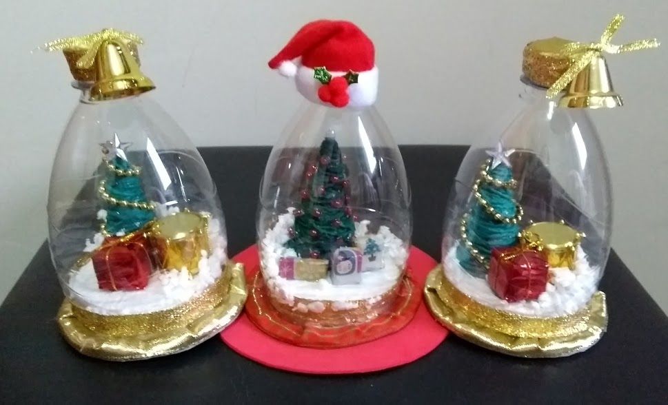 Garrafas plásticas com decoração de natal